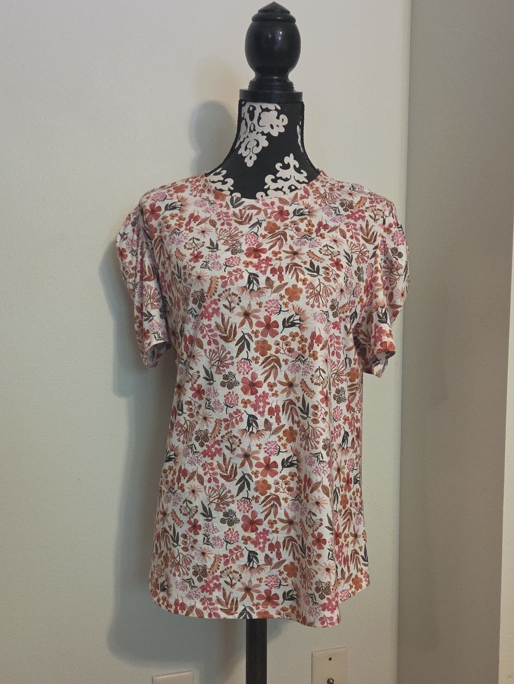 Source Unknown Floral Short-Sleeve Tee in Cream, Pink and Brown